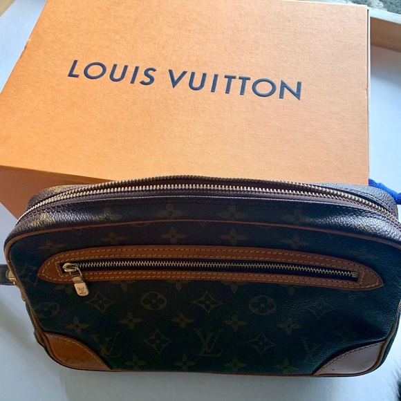 Authentic Louis Vuitton Vintage Wristbag. Good condition w/ minimal aging marks. - Picture 2 of 3